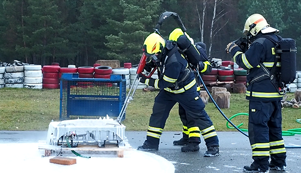 Klicka på bilden för större storlek  Namn:	        Cobra vs Li-ion battery.png Visningar:	0 Storlek:	389,1 kB ID:     	64363